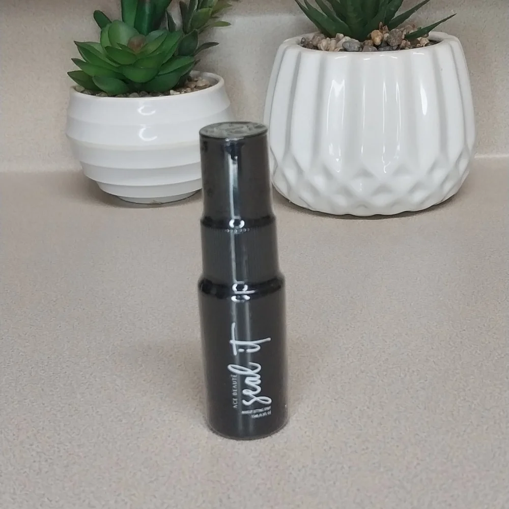 NEW ACE BEAUTE seal it setting spray
